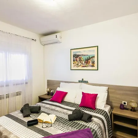 Casa Risolina For 10 Persons With Private Swimmingpool * Vodnjan