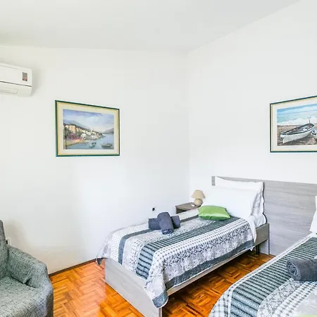 Casa Risolina For 10 Persons With Private Swimmingpool * Vodnjan