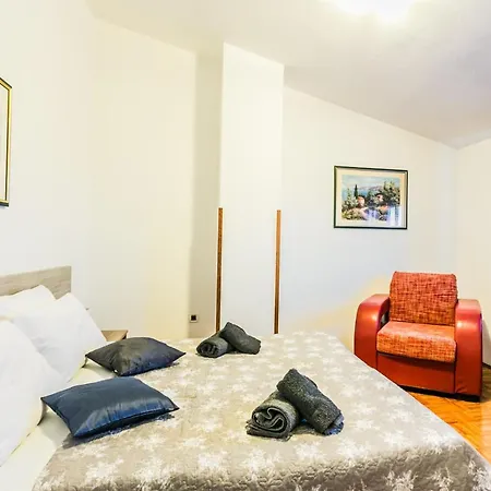 Villa Casa Risolina For 10 Persons With Private Swimmingpool Vodnjan