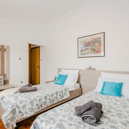 Casa Risolina For 10 Persons With Private Swimmingpool Vodnjan