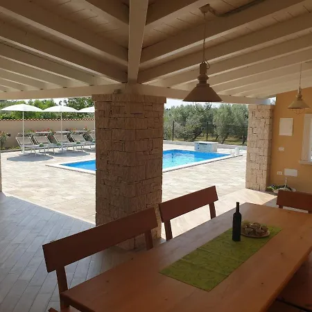 Casa Risolina For 10 Persons With Private Swimmingpool Vodnjan
